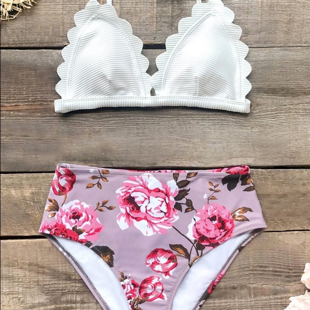 SCALLOPED TRIANGLE BIKINI WITH HIGH-WAIST BOTTOM